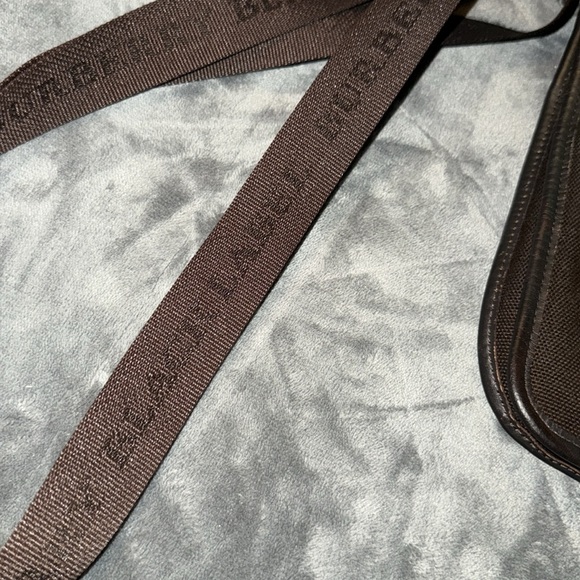 Preloved Burberry brown messenger crossbody great condition 8”W X 10.5”L - Picture 3 of 11